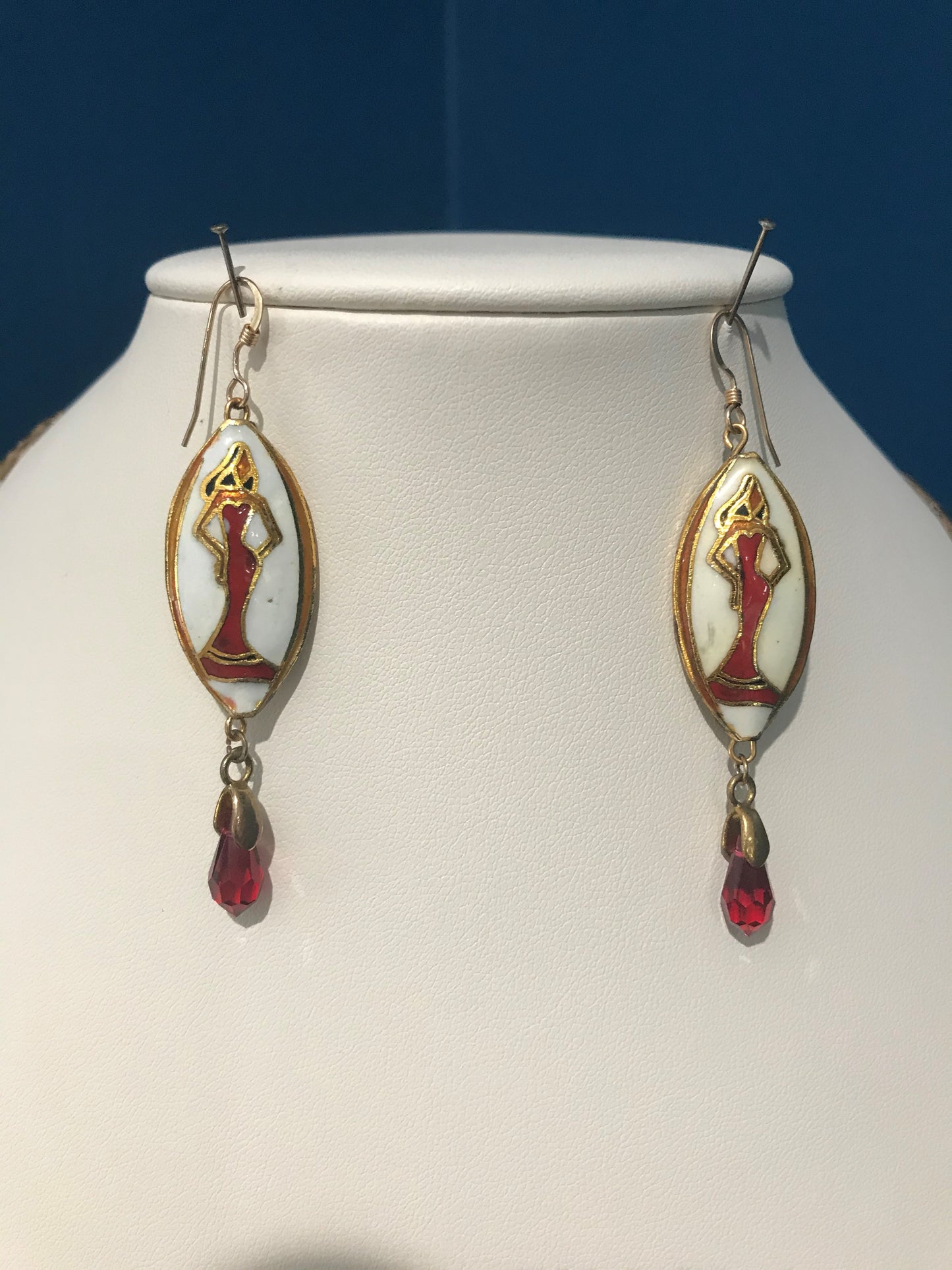 Cloisonné (lady in red) necklace with adjustable chain and matching earrings